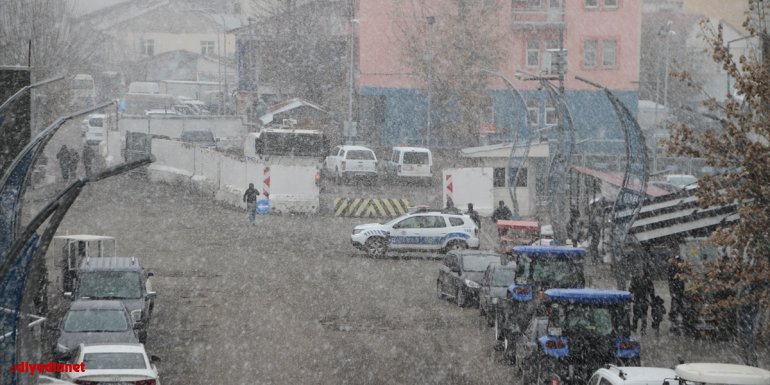 Korkut ve Malazgirt'te kar etkili oldu