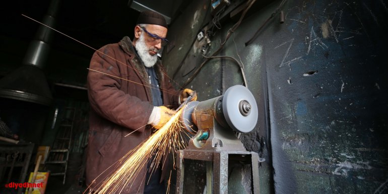Muşlu demir ustası, 8 yaşında başladığı mesleğinde yarım asrı geride bıraktı
