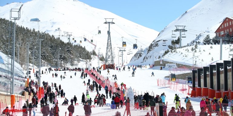 Palandöken Kayak Merkezi, ilkbaharda da kayakseverleri ağırlıyor