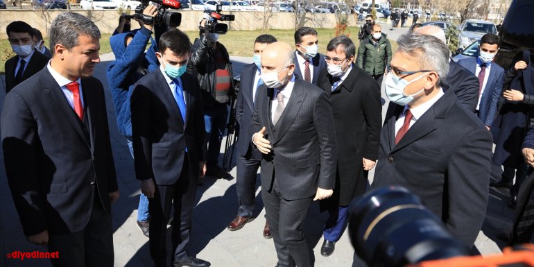 Ulaştırma ve Altyapı Bakanı Karaismailoğlu, Bingöl'de Valilik ve Belediyeyi ziyaret etti