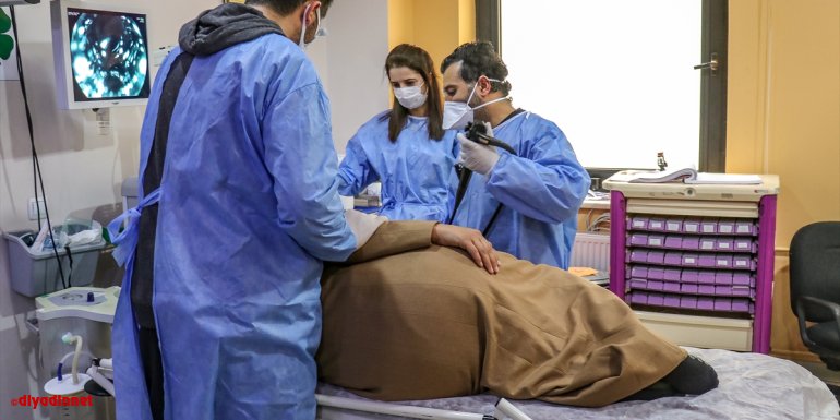 Çorba içerken yuttuğu ve midesine saplanan iğne endoskopi ile çıkarıldı