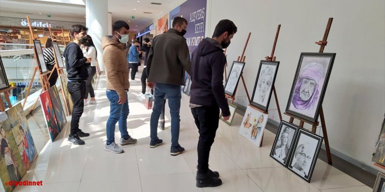 Van'da "Tarihe İz Bırakan Kadınlar" konulu resim sergisi açıldı