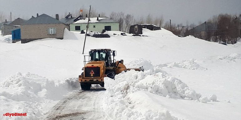Van'da yolu kardan kapanan mahallelerde mahsur kalan 2 hasta için seferberlik