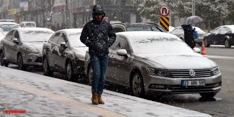 Van, Muş ve Bitlis'te 117 yerleşim biriminin yolu kar ve tipi nedeniyle kapandı