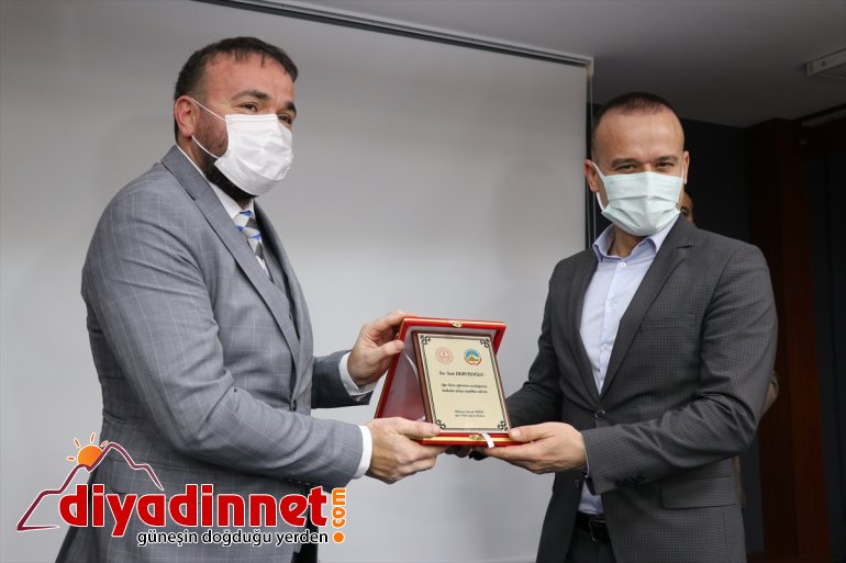 Ağrılı etti çocuklara Yazdığı hediye gelirle tablet ettiği elde kitaptan 2