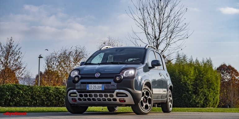 Yenilenen Fiat Panda, hibrit motor seçeneğiyle Türkiye'de