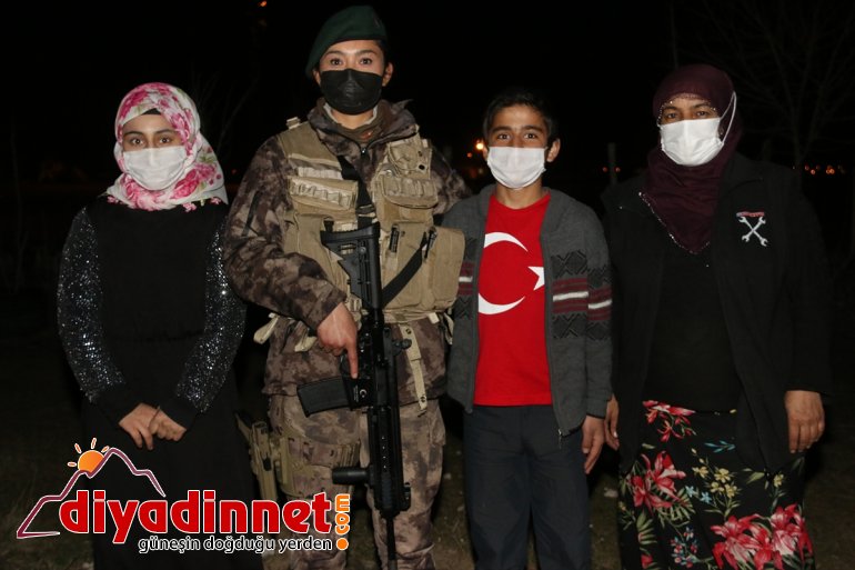 bulundu 13 AĞRI polislere çocuk yaşındaki ettiği evine ikramında - davet pasta 2