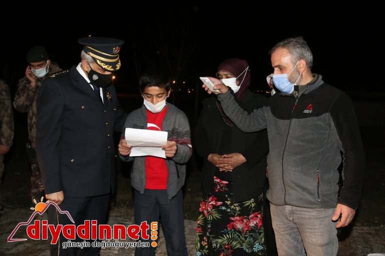 bulundu 13 davet evine ettiği - yaşındaki AĞRI pasta ikramında polislere çocuk 3