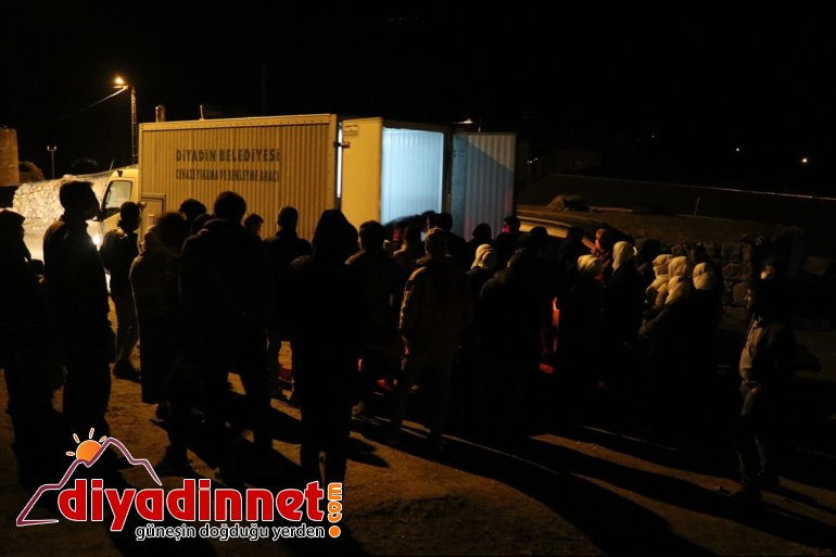 AĞRI Ağrı da Murat Nehri nde boğulan yaşındaki çocuğun cenazesi toprağa verildi2