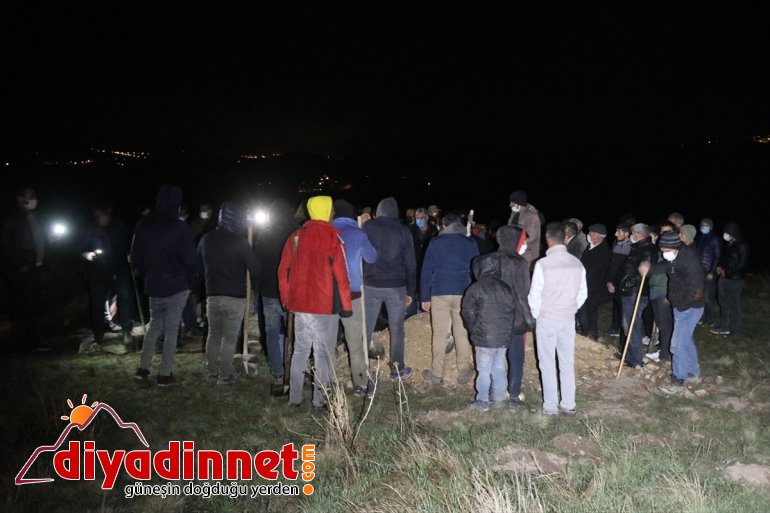 AĞRI Ağrı da Murat Nehri nde boğulan yaşındaki çocuğun cenazesi toprağa verildi3