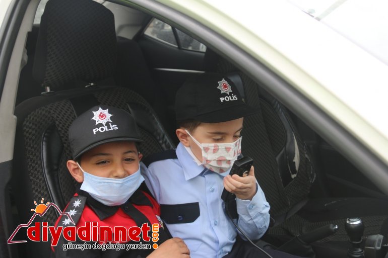 Ağrı Emniyet Müdürü Özen den öğrencilere sürpriz2