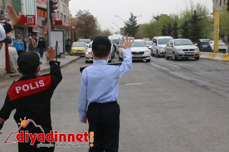 Ağrı Emniyet Müdürü Özen den öğrencilere sürpriz4