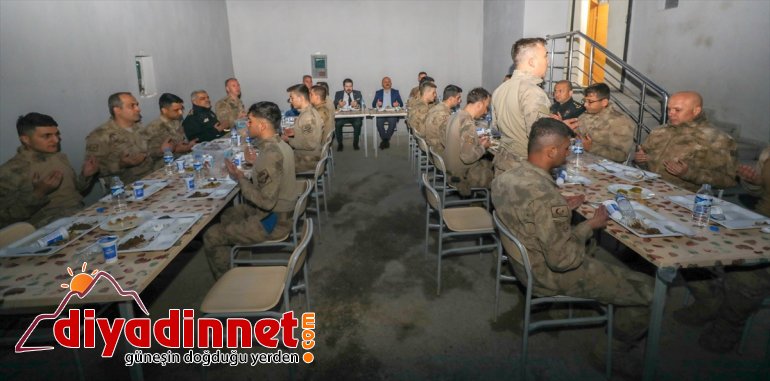 Ağrı Ağrı Mehmetçikle Valisi Dağı eteklerinde yaptı Varol iftar 1