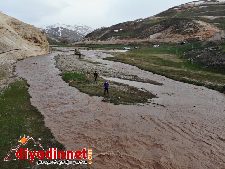 düşen çocuk kayboldu oynarken Nehri