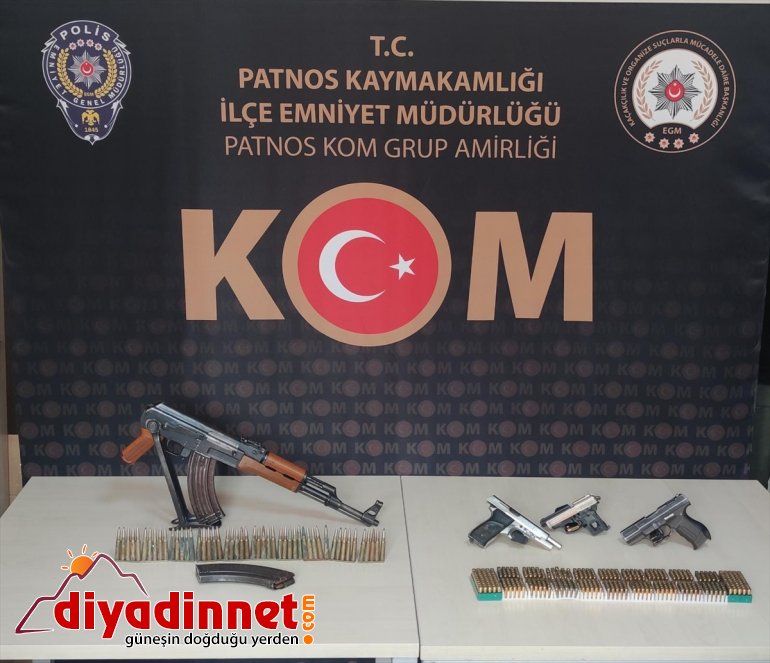 Ağrı'da bir evde 3 tabanca, 1 kalaşnikof tüfek ve çok sayıda fişek ele geçirildi