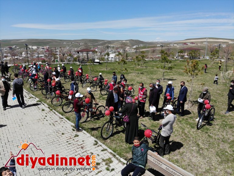 yetim alınan bisikletlerle yüzü Ağrı