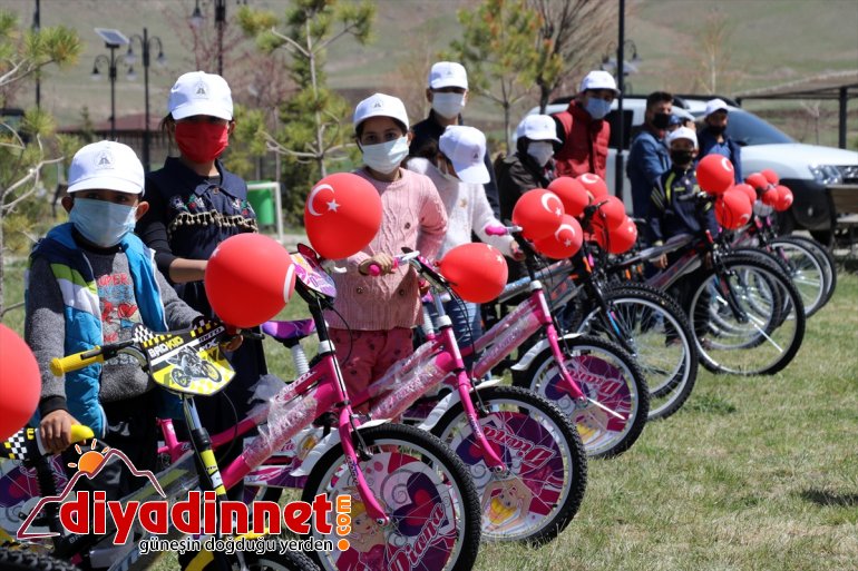 güldü hayırseverlerin bisikletlerle desteğiyle yetim çocukların yüzü Ağrı