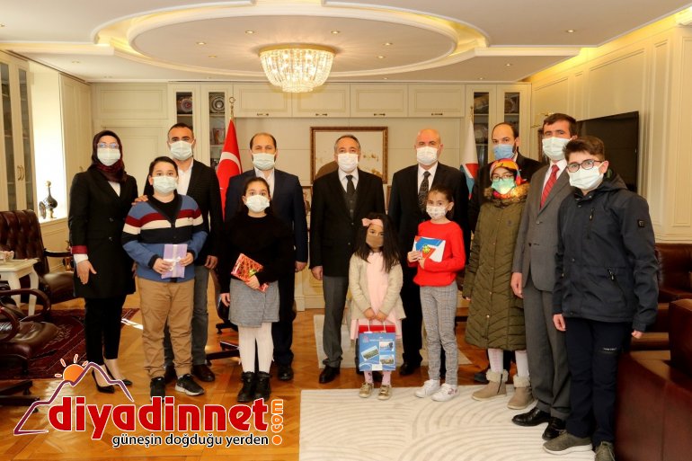 AİÇÜ en çok kitap okuyanlara ödül verdi1