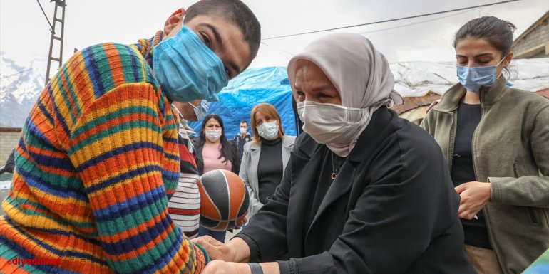 AK Parti Genel Merkez Kadın Kolları Başkanı Keşir, Hakkari'nin kadın STK temsilcileriyle buluştu: