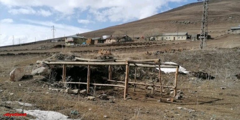 Ardahan'da çalınan elektrik direklerinin ahır inşaatlarında kullanıldığı tespit edildi