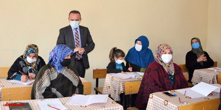 Ardahan'da kadınlara yönelik okuma yazma kursu açıldı
