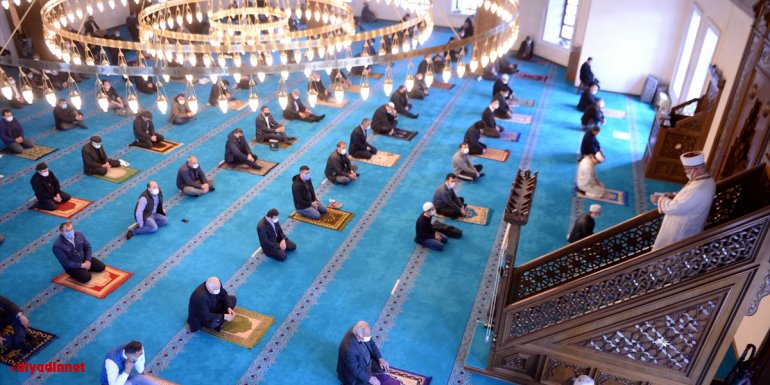 Ardahan'da ramazanın ilk cuması Kovid-19 tedbirleri kapsamında kılındı