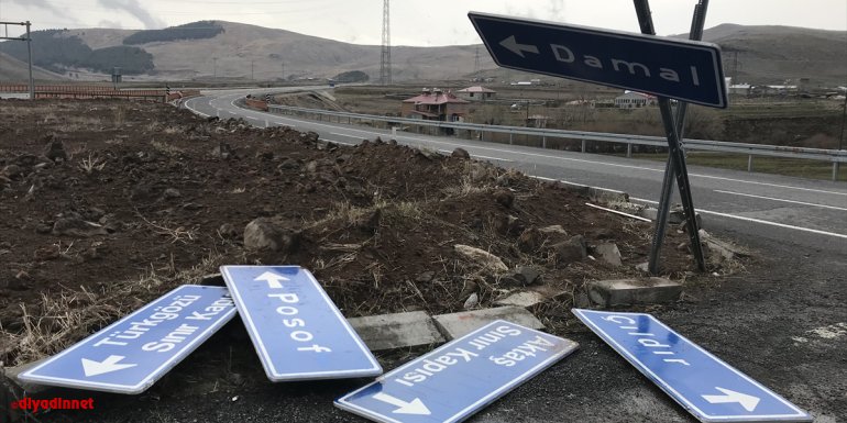 ARDAHAN - Sağanak ve şiddetli rüzgar etkili oldu1