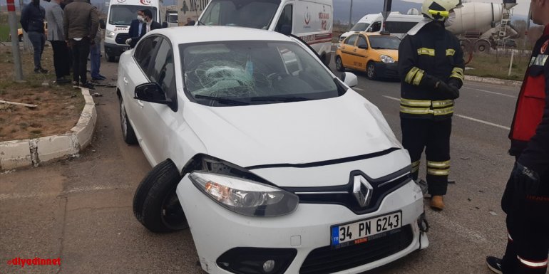 Bingöl'de iki otomobilin çarpışması sonucu 5 kişi yaralandı