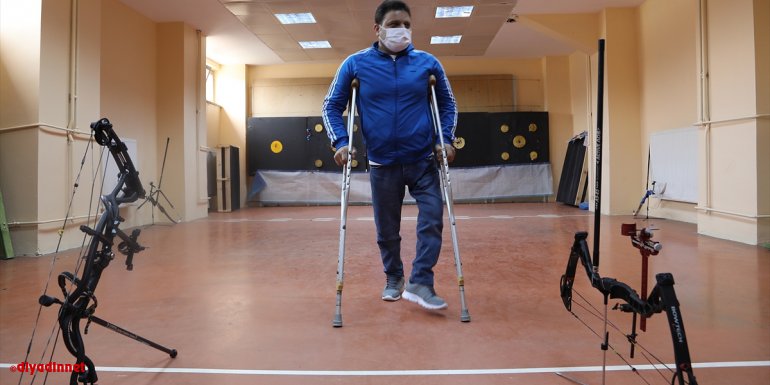 BİNGÖL - Engel tanımayan antrenör geleceğin okçularını yetiştiriyor1