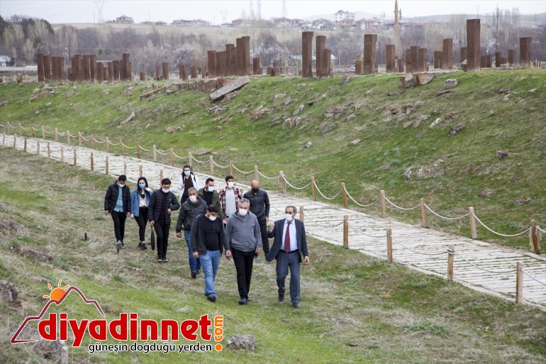 Selçuklu - ayağa Ahlat mezar daha BİTLİS 100 kaldırılacak Mezarlığı