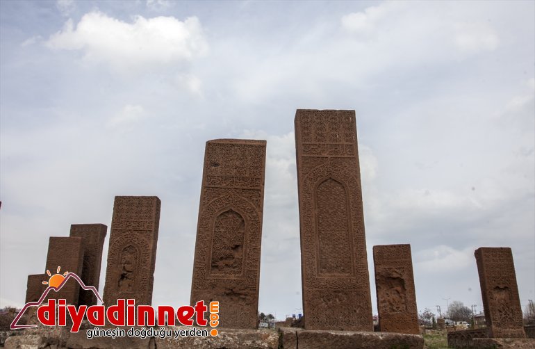 Selçuklu taşı 100 Ahlat daha ayağa - mezar kaldırılacak Mezarlığı