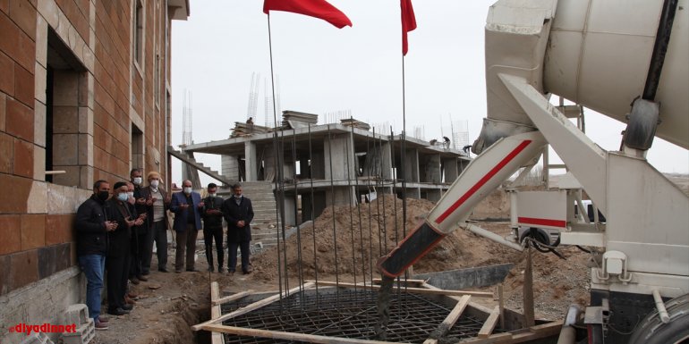 Ahlatlı şehidin vasiyeti olan caminin minaresinin temeli atıldı