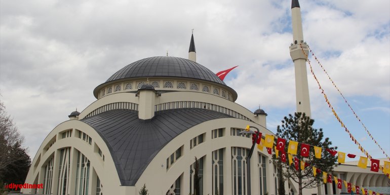Diyanet İşleri Başkanı Prof. Dr. Erbaş, Malatya'da İlahiyat Camisi ve İslami İlimler Kütüphanesi'ni açtı: