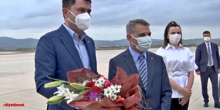 Ziyaretleri kapsamında Elazığ'a gelen Çevre ve Şehircilik Bakanı Kurum cuma namazının ardından Tunceli'ye geçti