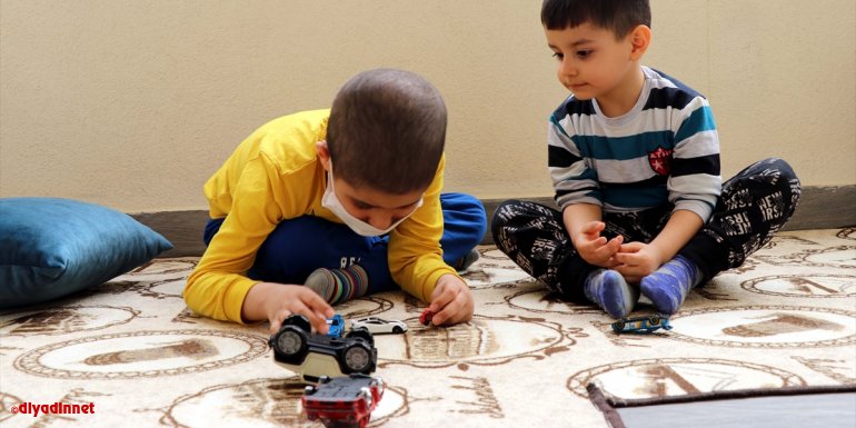 Cumhurbaşkanı Erdoğan'ın tedavisini üstlendiği küçük Taha hayalindeki balkonlu eve kavuştu