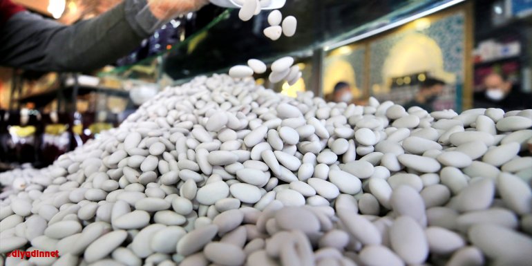 Elazığ'ın yöresel lezzeti badem şekeri ramazanda damakları tatlandırıyor