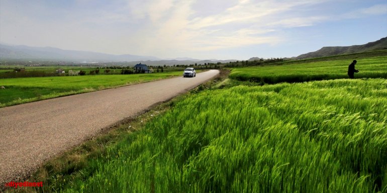 Elazığ'ın "iyilik melekleri" ulaştırdıkları yardımla kalplere dokunuyor