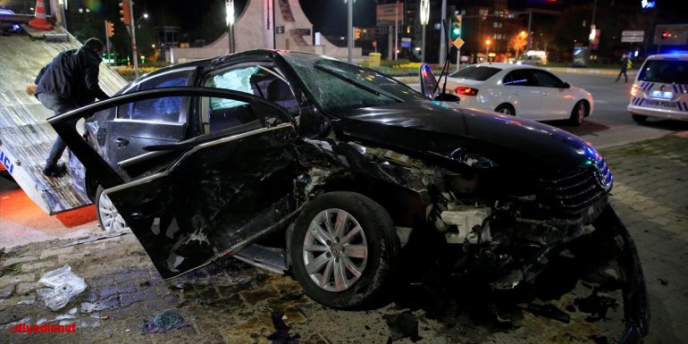 Elazığ'da zincirleme trafik kazasında 5 kişi yaralandı