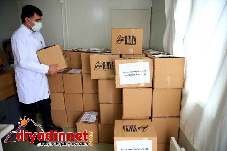 Elazığ'da konteyner kentlerde geçici barınan depremzedelere 5,5 ton hijyen kolisi yardımı yapıldı