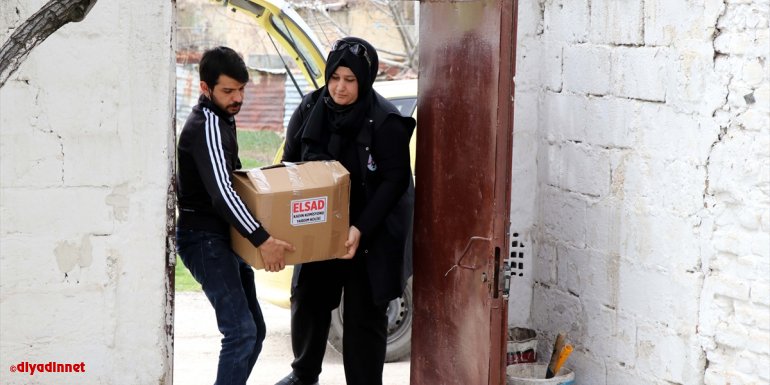 Elazığlı anneler mutfak masrafından artırdıkları parayla ihtiyaç sahiplerine gıda ulaştırıyor