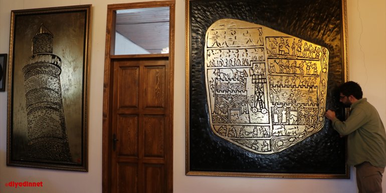 Elazığlı usta 4 bin yıllık Harput kabartmasını oyma sanatıyla ahşaba işledi