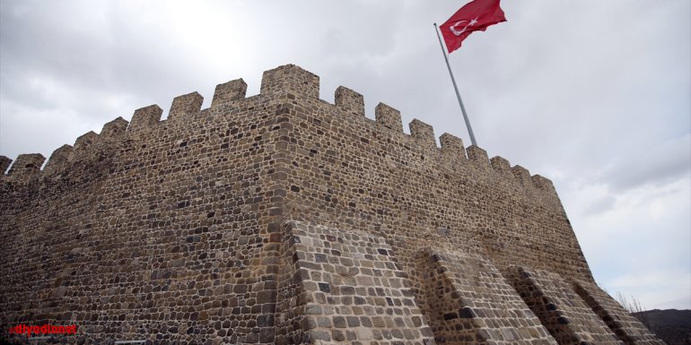 Kadim şehir Erzurum'un yüzlerce yıllık yapılarında Kovid-19 sessizliği yaşanıyor