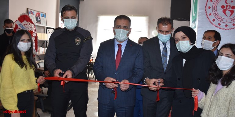 Hakkari'de "Yeşilay Kitap Kahve Projesi"