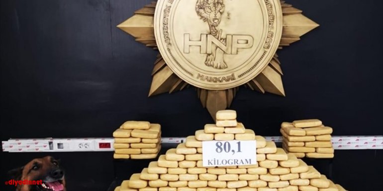 Hakkari'de elma kasalarının altına gizlenmiş 80 kilogram eroin ele geçirildi