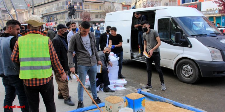 Hakkari'de "tam kapanma" öncesi alışveriş yoğunluğu