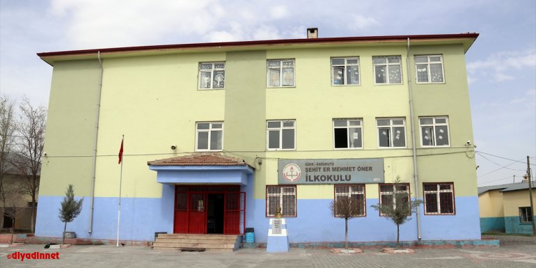 Iğdır'da şehit babasının talebi üzerine oğlunun adının yaşatıldığı okulun bahçesi ağaçlandırıldı