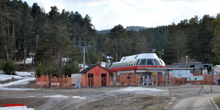Cıbıltepe Kayak Merkezi'nde salgına rağmen gelen müşteriler turizmcilerin yüzünü güldürdü