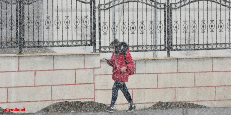 KARS - Kar yağışı etkili oldu1