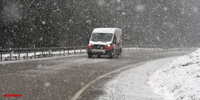 Kars'ta kar yağışı etkili oluyor