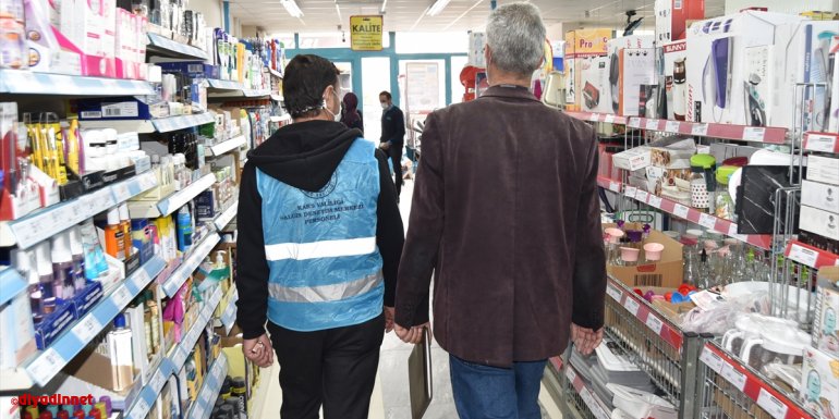 Kars'ta tam kapanma sürecinde zincir marketlerdeki bazı ürünlerin satışı yasaklandı